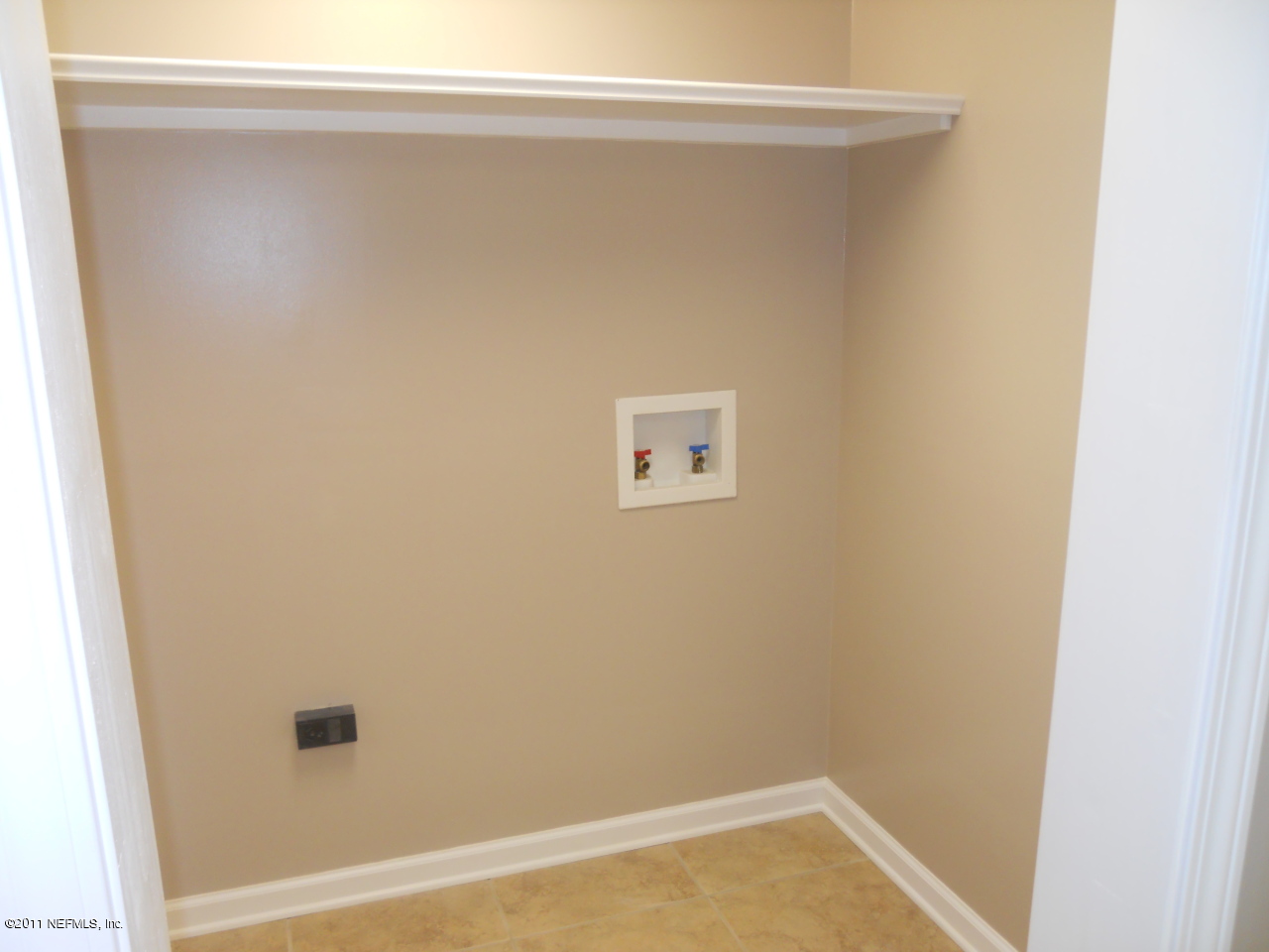 246 Alvis Road Jacksonville, FL 32220 - Photo 13 of 54 a view of a small space