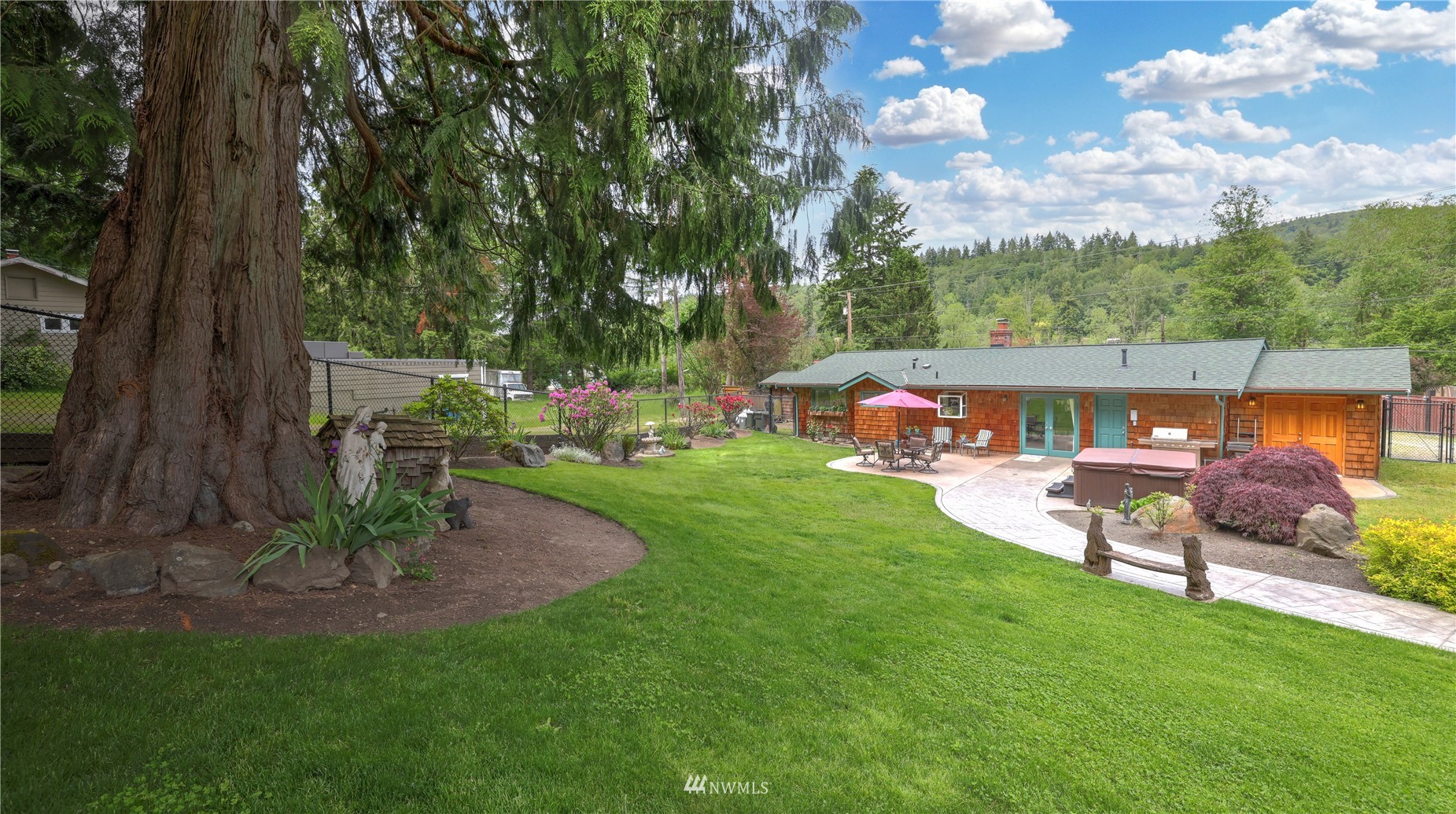 16819 Renton Issaquah Road Southeast Renton, WA 98059 - Photo 33 of 36 a garden view with sitting space