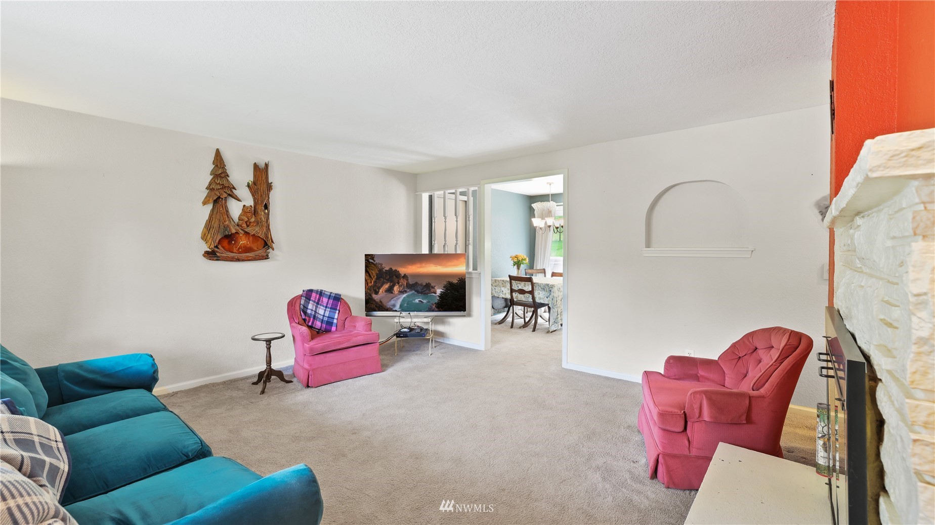 16819 Renton Issaquah Road Southeast Renton, WA 98059 - Photo 8 of 36 a living room with furniture