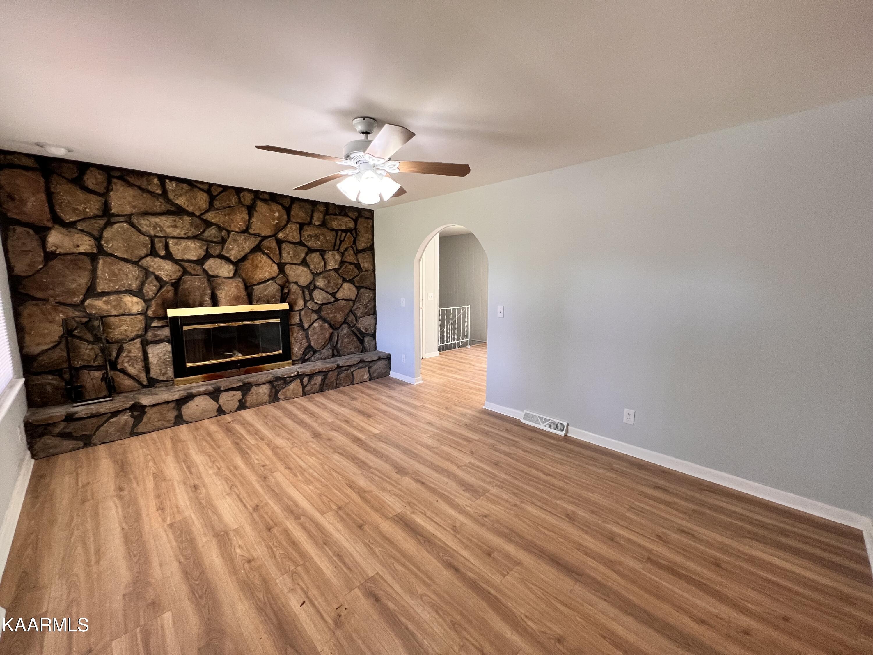 9515 West Emory Road Knoxville, TN 37931 - Photo 2 of 27 Living Room