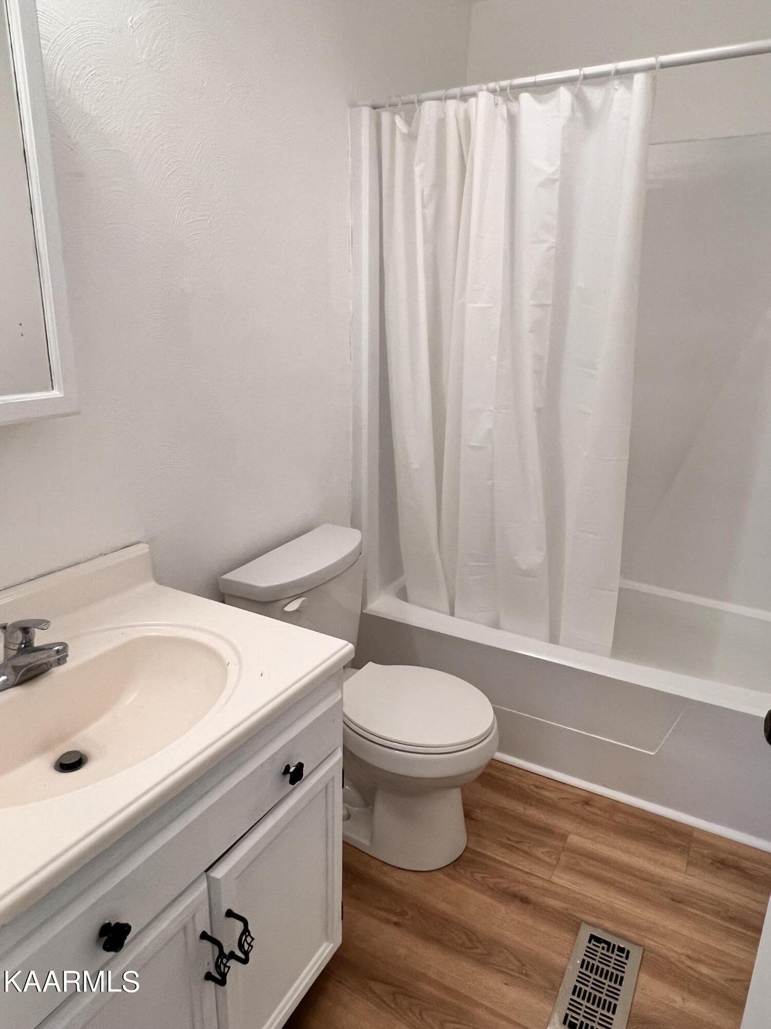9515 West Emory Road Knoxville, TN 37931 - Photo 9 of 27 Hall Bath