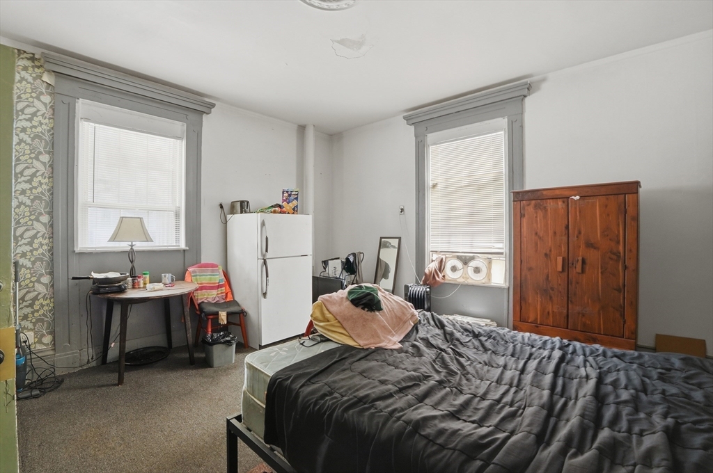 556 High Street Fall River, MA 02720 - Photo 10 of 36