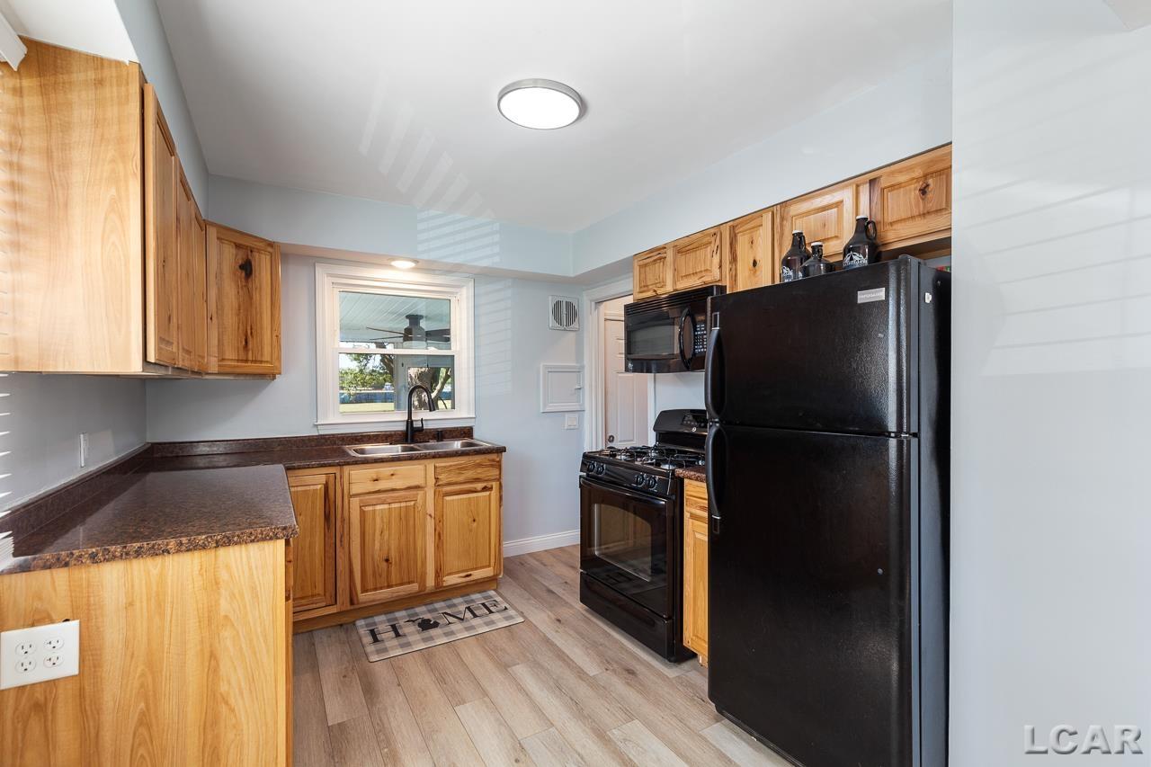 417 Riverside Avenue Adrian, MI 49221 - Photo 15 of 30 50152996-1565f9dc-28e9-4ab5-8191-d253cd1ea944.JPG
