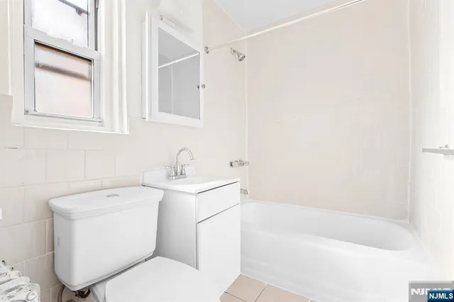 $1,800 | 28 Sheffield Avenue, Unit A8, Englewood, NJ 07631