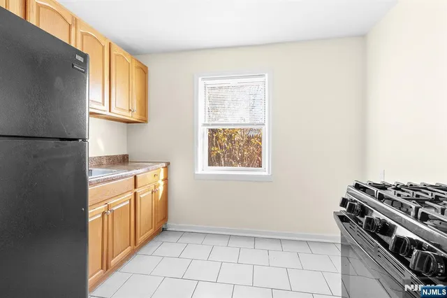 $1,800 | 28 Sheffield Avenue, Unit A8, Englewood, NJ 07631