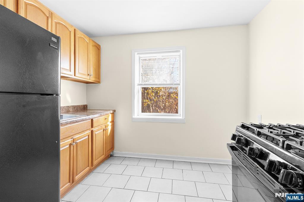 28 Sheffield Avenue, Unit A8 Englewood, NJ 07631 - Photo 5 of 14