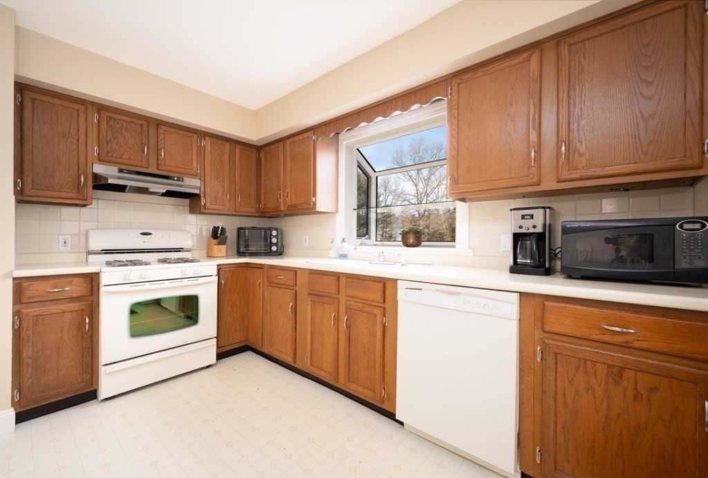 50 Burgess Avenue Rochester, MA 02770 - Photo 7 of 22 Gallery Image 7