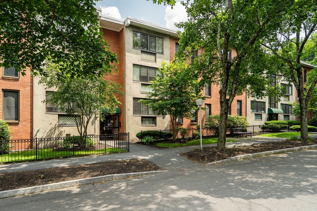 32 Juniper Street, Unit 91 Brookline, MA 02445 - Photo 19 of 21 a view of a street with houses