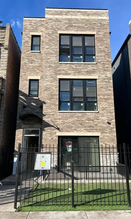 $2,300 | 6534 South Maryland Avenue, Unit 2, Chicago, IL 60637