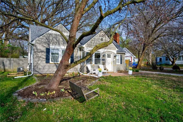 $385,000 | 5436 Reeds Road, Mission, KS 66202