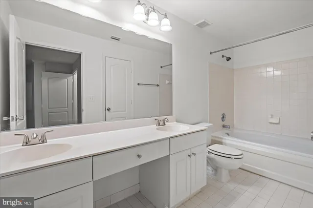 $2,400 | 5600 Willoughby Newton Drive, Unit 12, Centreville, VA 20120
