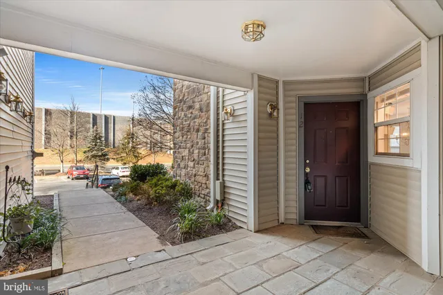 $2,400 | 5600 Willoughby Newton Drive, Unit 12, Centreville, VA 20120