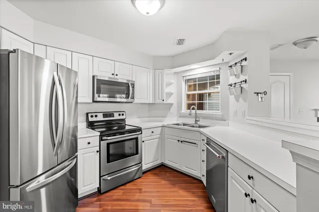 $2,400 | 5600 Willoughby Newton Drive, Unit 12, Centreville, VA 20120