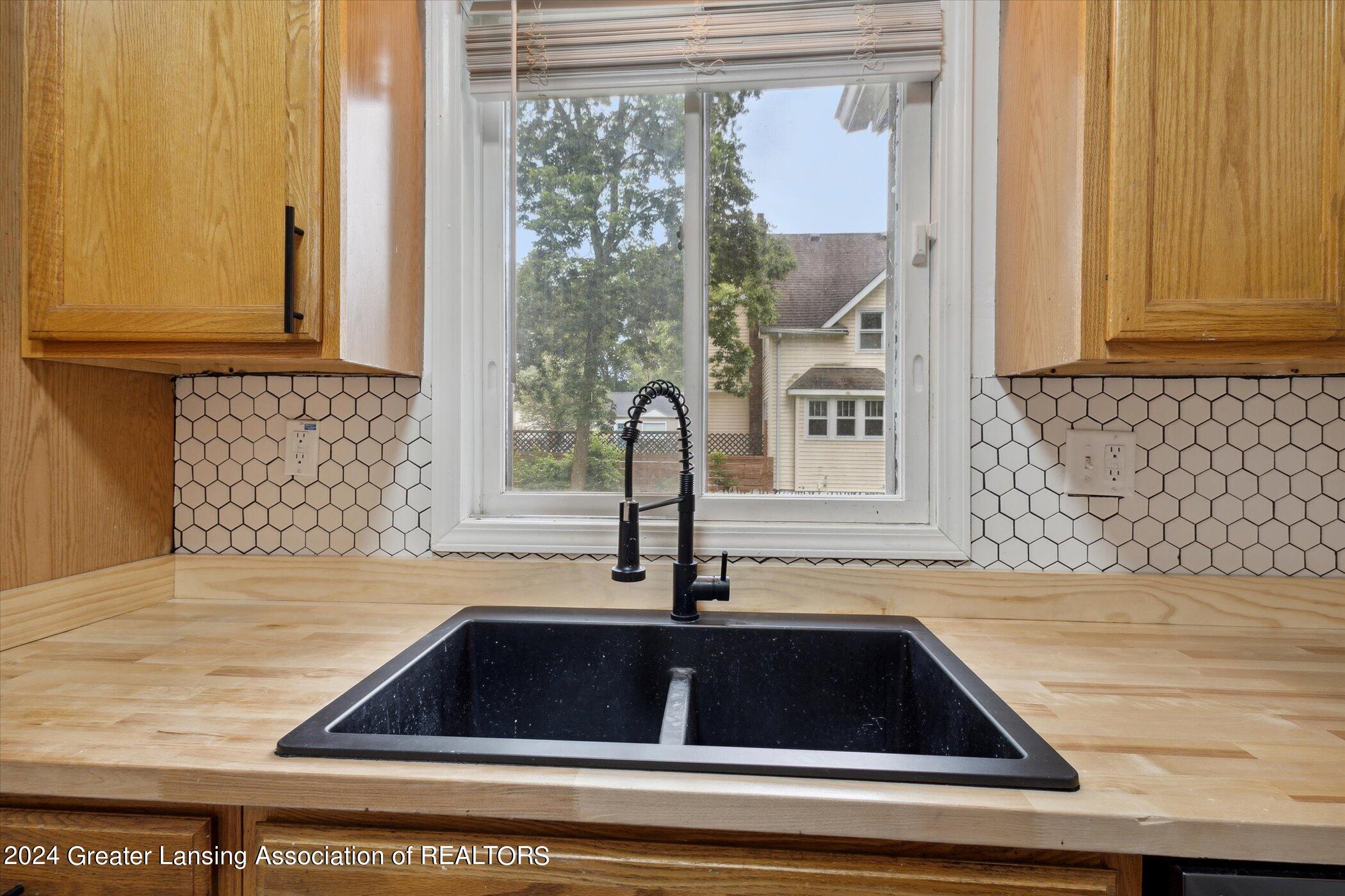 2211 South Rundle Avenue Lansing, MI 48910 - Photo 16 of 39 17-2211-S-Rundle-Ave-Lansing-MI-48910-Wi