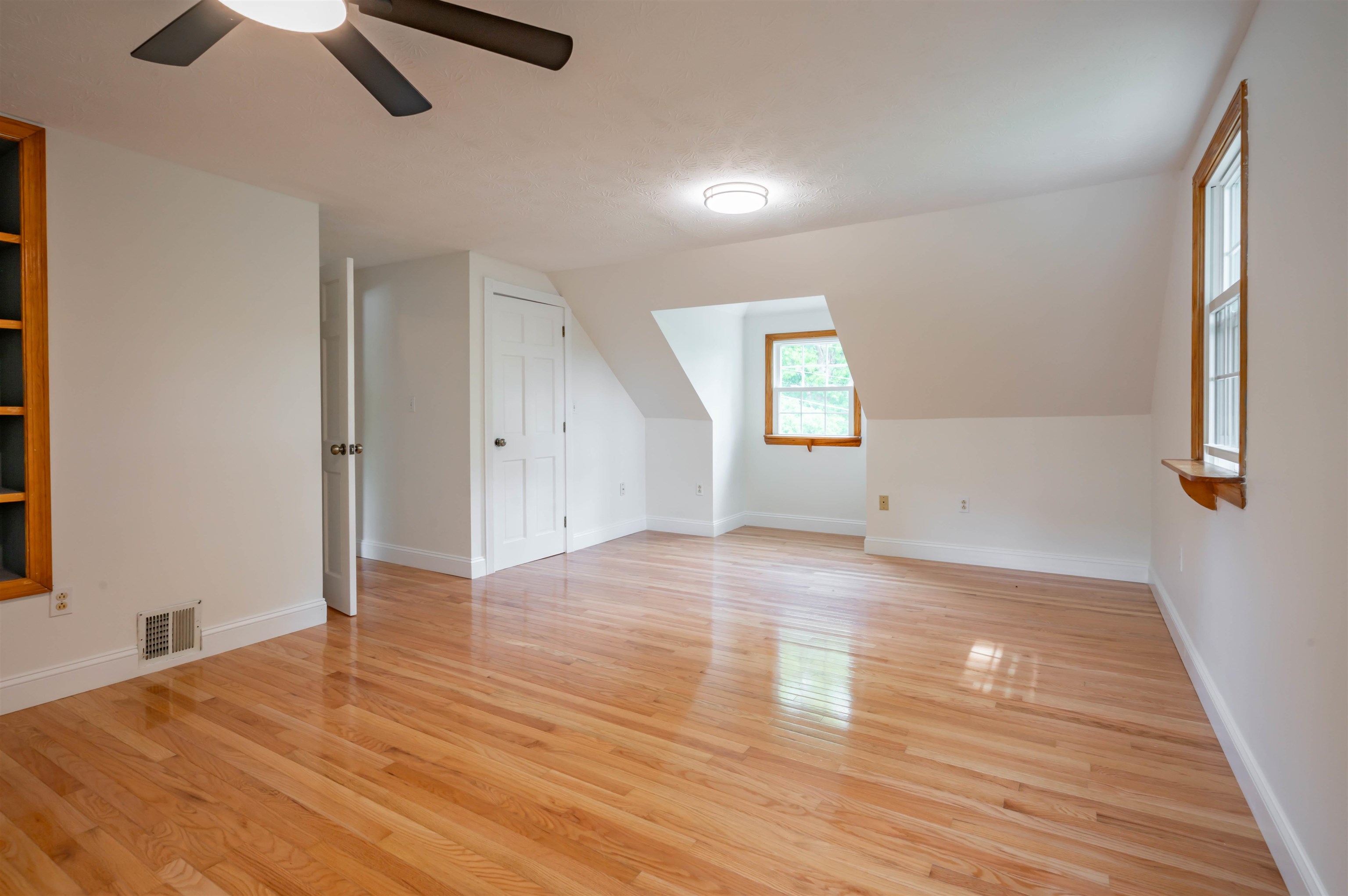 192 Searles Road Nashua, NH 03062 - Photo 21 of 46