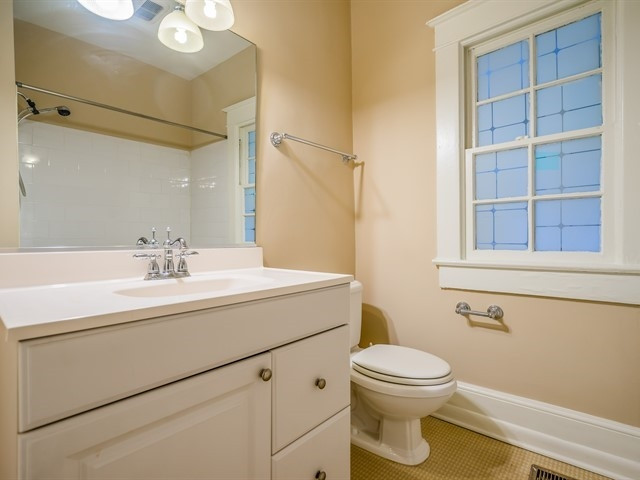 613 Rosemont Avenue Raleigh, NC 27607 - Photo 17 of 28 Bathroom
