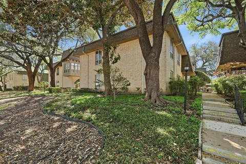 $199,000 | 4320 Bellaire Drive South, Unit 240W, Fort Worth, TX 76109