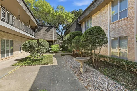 $199,000 | 4320 Bellaire Drive South, Unit 240W, Fort Worth, TX 76109