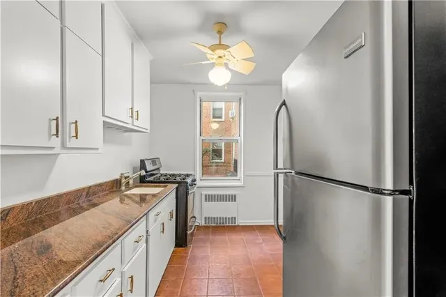 $455,000 | 221 McDonald Avenue, Unit 2J | Windsor Terrace