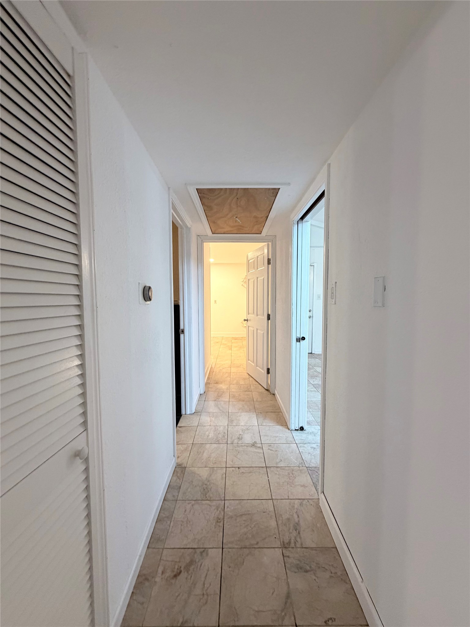 618 Sulphur Street Houston, TX 77034 - Photo 11 of 25 a view of a hallway with a natural light