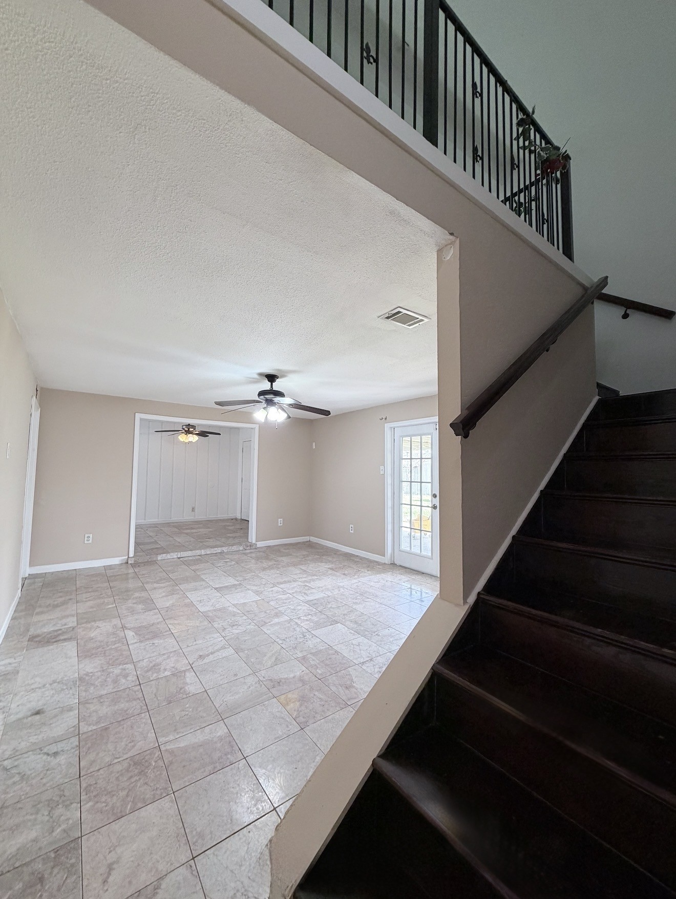618 Sulphur Street Houston, TX 77034 - Photo 19 of 25 a view of an entryway
