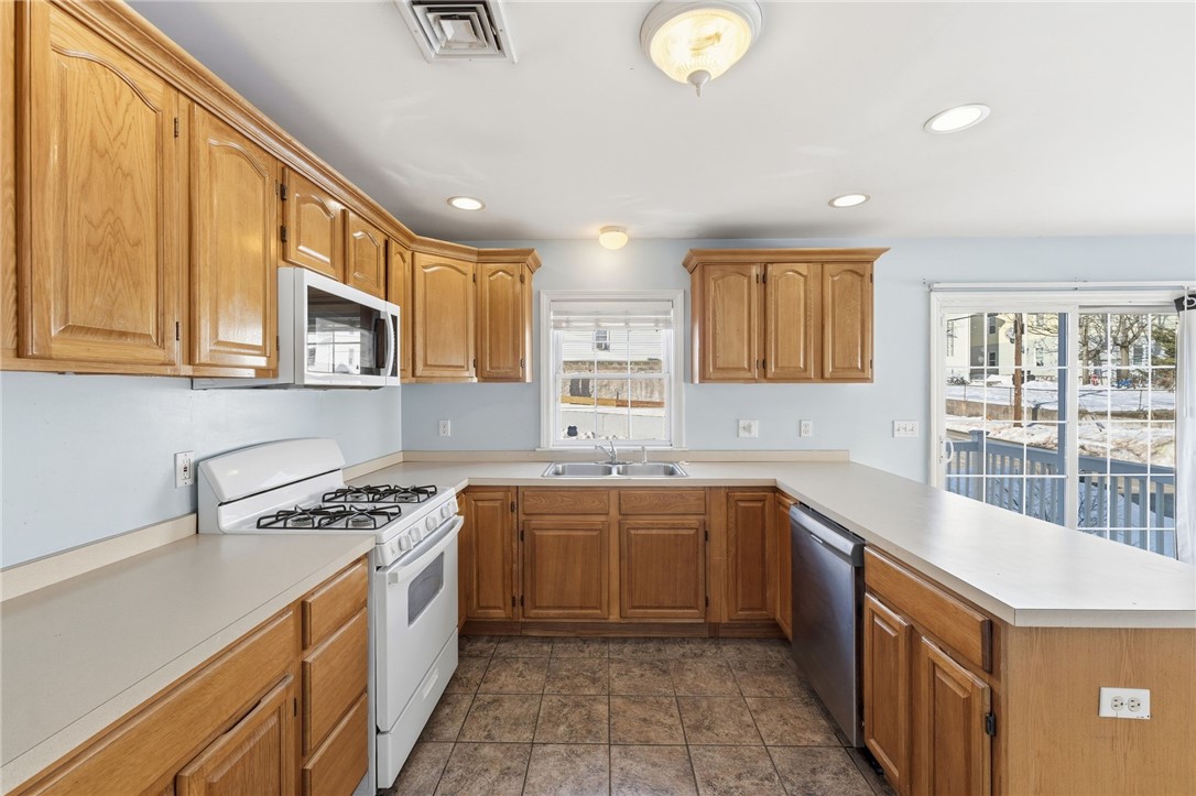 17 Grotto Avenue, Unit 1 Pawtucket, RI 02860 - Photo 8 of 23