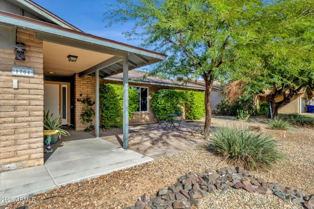 $485,000 | 1704 East Bell De Mar Drive, Tempe, AZ 85283