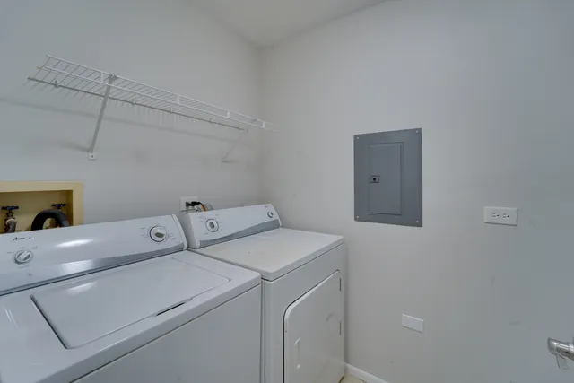 $2,100 | 160 Stirling Lane, Unit X1, Schaumburg, IL 60107