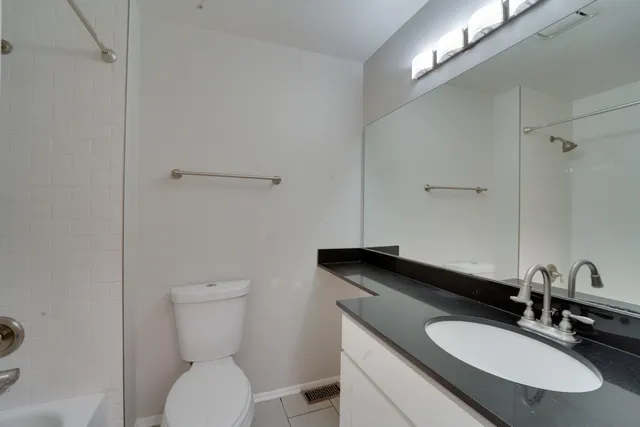 $2,100 | 160 Stirling Lane, Unit X1, Schaumburg, IL 60107