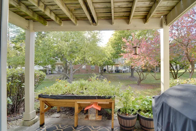 $2,100 | 160 Stirling Lane, Unit X1, Schaumburg, IL 60107