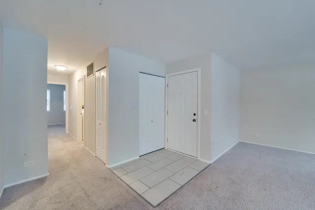 $2,100 | 160 Stirling Lane, Unit X1, Schaumburg, IL 60107