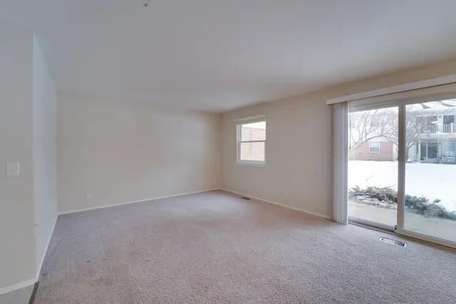 $2,100 | 160 Stirling Lane, Unit X1, Schaumburg, IL 60107