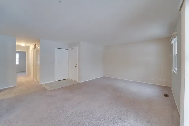 $2,100 | 160 Stirling Lane, Unit X1, Schaumburg, IL 60107