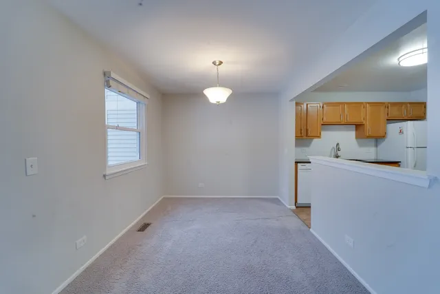 $2,100 | 160 Stirling Lane, Unit X1, Schaumburg, IL 60107