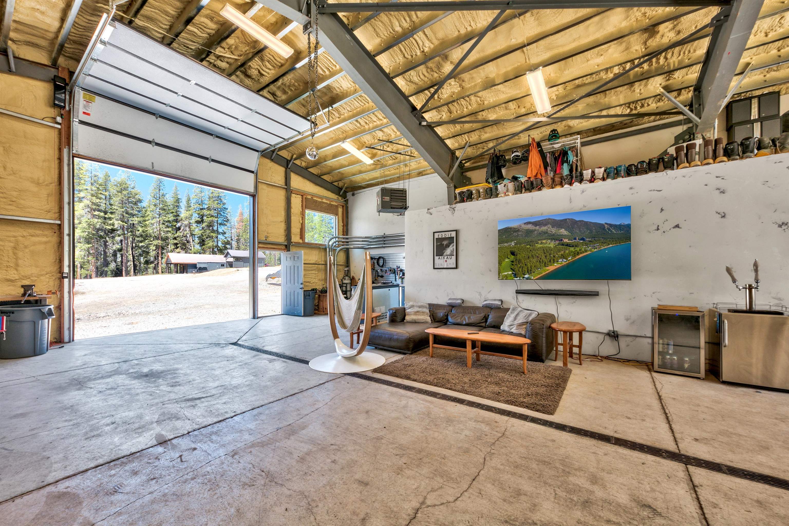 804 Fiberboard Road Sierraville, CA 96126 - Photo 21 of 28 a living room with furniture and a flat screen tv