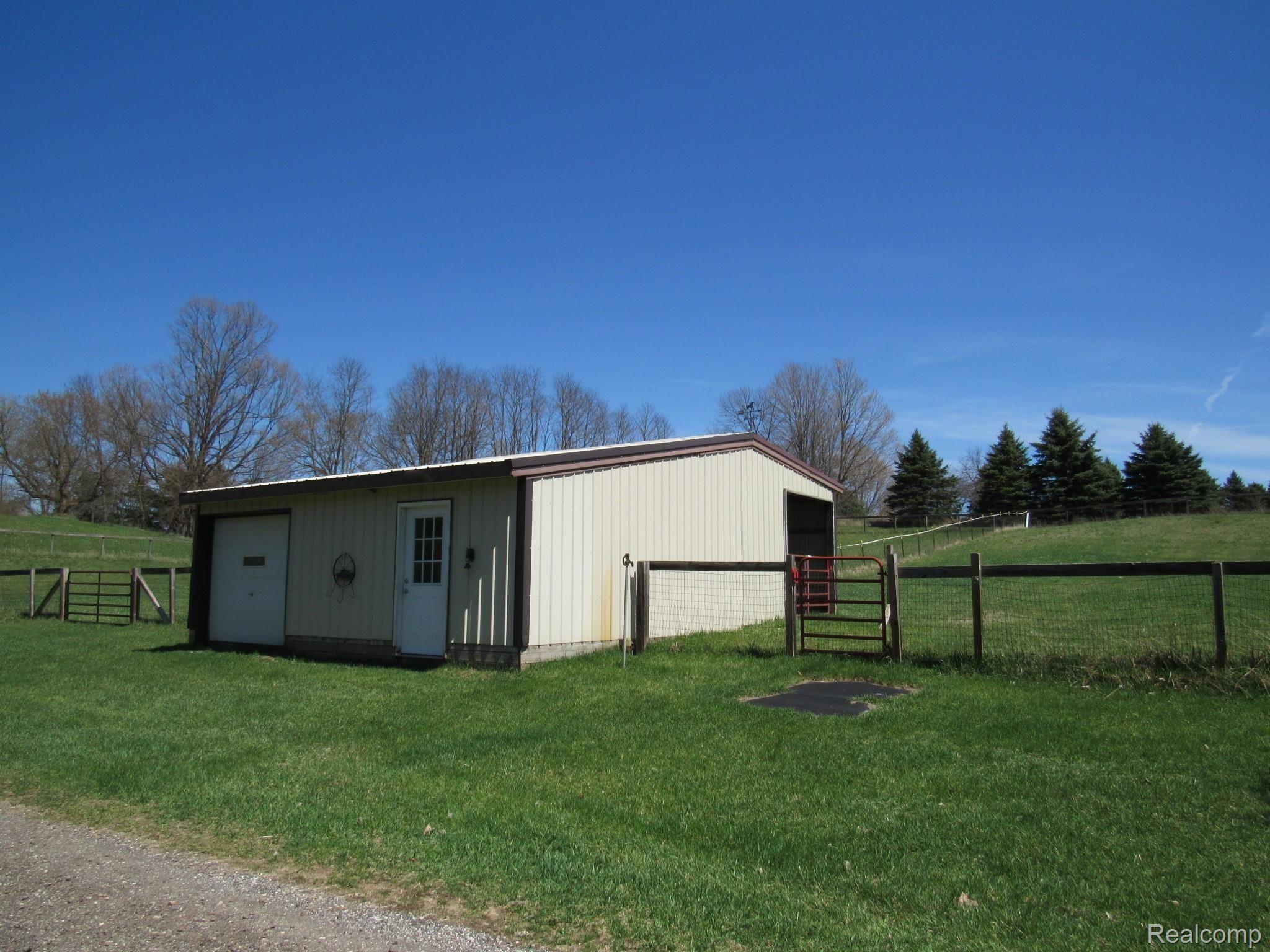 4883 Burgess Road Pinckney, MI 48169 - Photo 9 of 55 IMG_2661.JPG