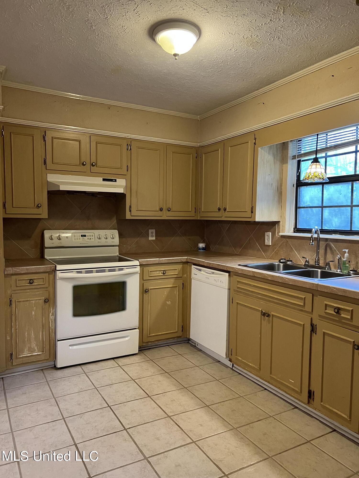 321 Longmeadow Court Ridgeland, MS 39157 - Photo 4 of 10 IMG_1874