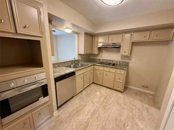 $1,895 | 5429 10th Street, Katy, TX 77493
