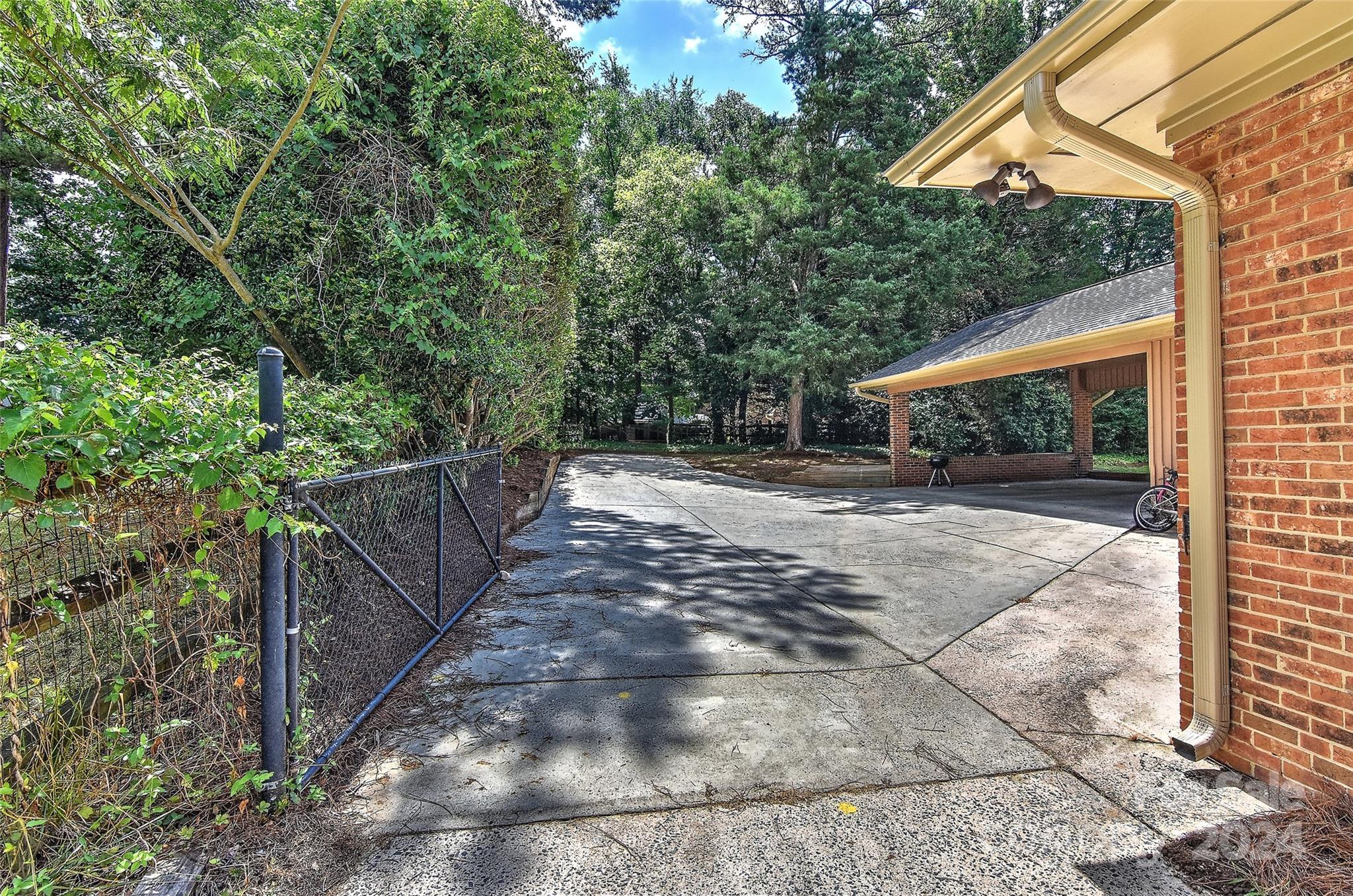 2400 Twilight Road Charlotte, NC 28210 - Photo 36 of 37 Gallery Image 36