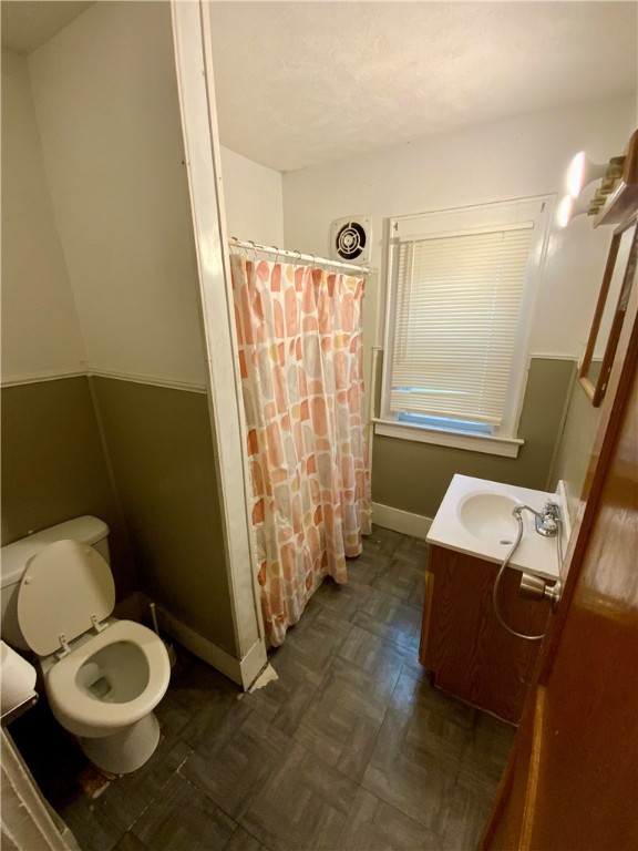 518 Augustine Street Rochester, NY 14613 - Photo 18 of 20 downstairs unit bathroom