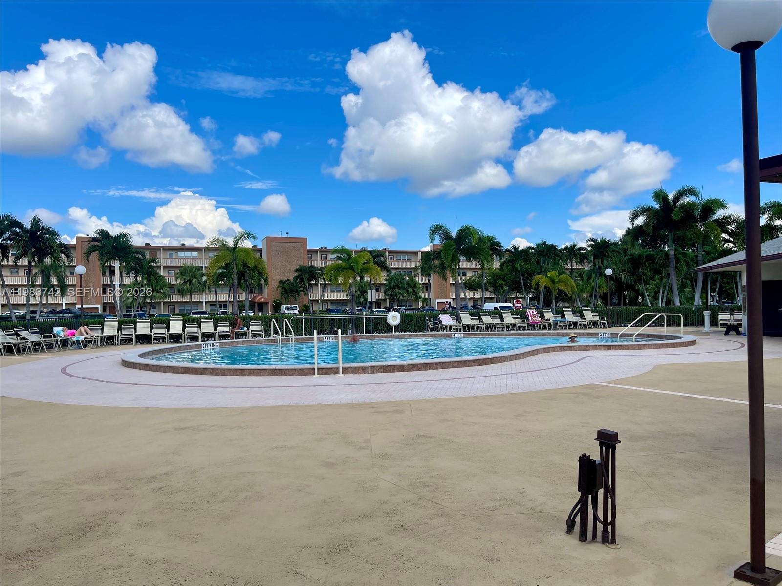 2042 Newcastle A, Unit 2042 Boca Raton, FL 33434 - Photo 14 of 17 a view of a basket ball ground