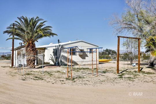 3727 Swallow Avenue Ridgecrest, CA 93555 - Photo 1 of 25 a view of a very nice looking yard