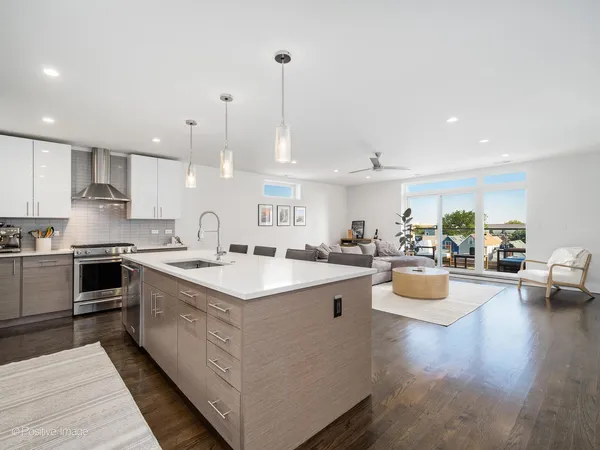 $625,000 | 2707 West Belmont Avenue, Unit 4W, Chicago, IL 60618