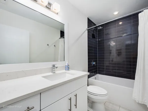 $625,000 | 2707 West Belmont Avenue, Unit 4W, Chicago, IL 60618