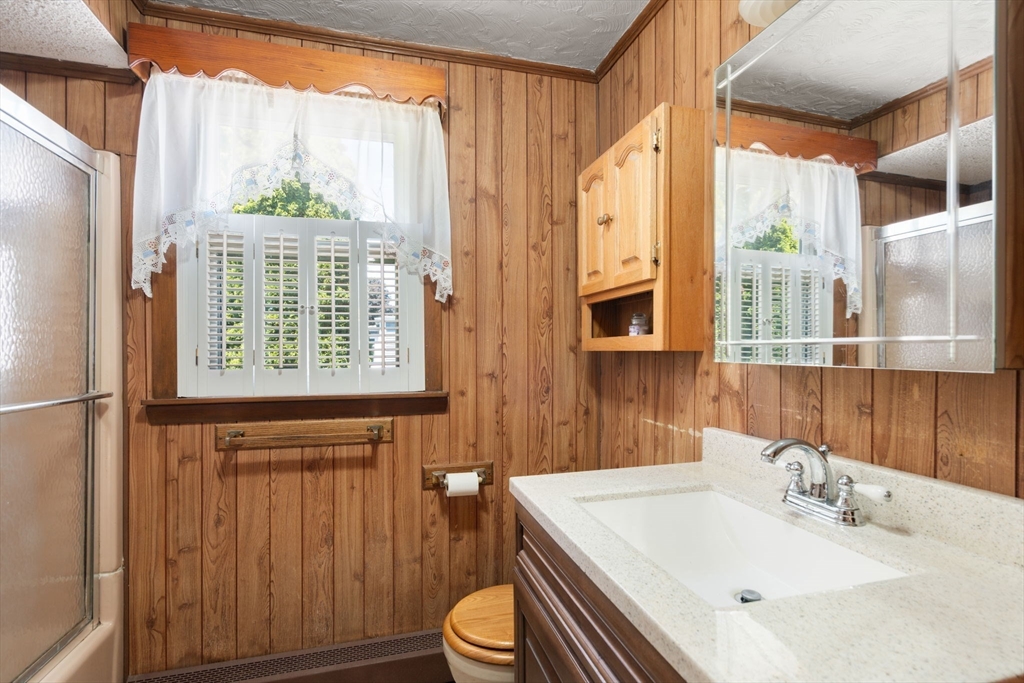 143 Spencer Street Fall River, MA 02721 - Photo 9 of 34