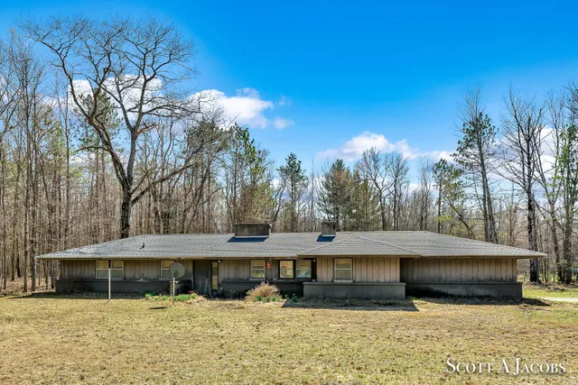 $3,200,000 | 1125 Chaput Drive, Sears, MI 49679