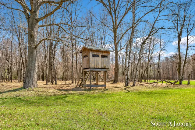 $3,200,000 | 1125 Chaput Drive, Sears, MI 49679