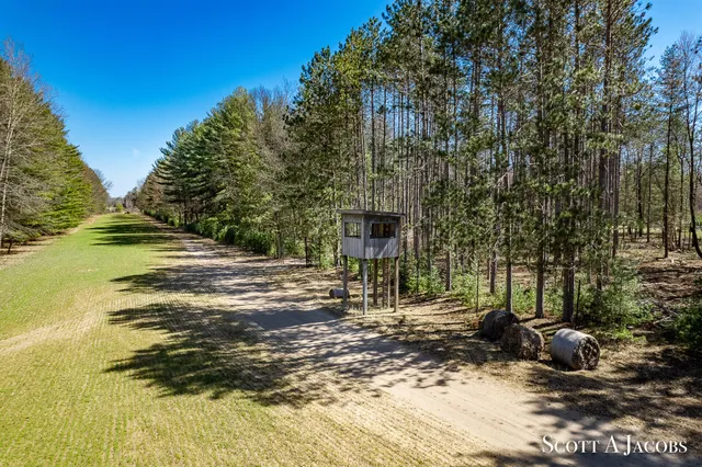 $3,200,000 | 1125 Chaput Drive, Sears, MI 49679