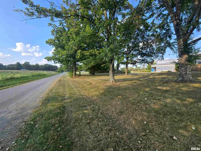 $135,000 | 13840 North Dove Lane, Bluford, IL 62814