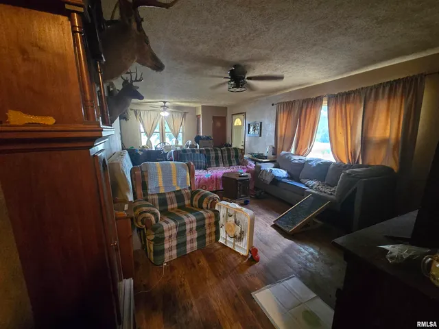 $135,000 | 13840 North Dove Lane, Bluford, IL 62814